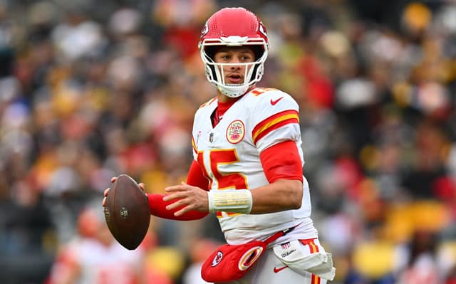 patrick-mahomes-nfl-kansas-city-chiefs-aspect-ratio-512-320