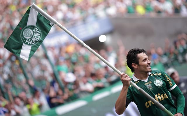 raphael-veiga-100-gol-palmeiras-fortaleza-campeonato-brasileiro-2-scaled-aspect-ratio-512-320