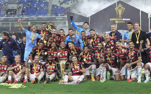 Flamengo-taca-Supercopa-do-Brasil-scaled-aspect-ratio-512-320