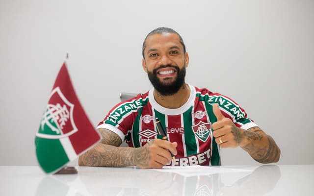 Otavio-assina-contrato-com-o-Fluminense-ate-dezembro-de-2027-aspect-ratio-512-320