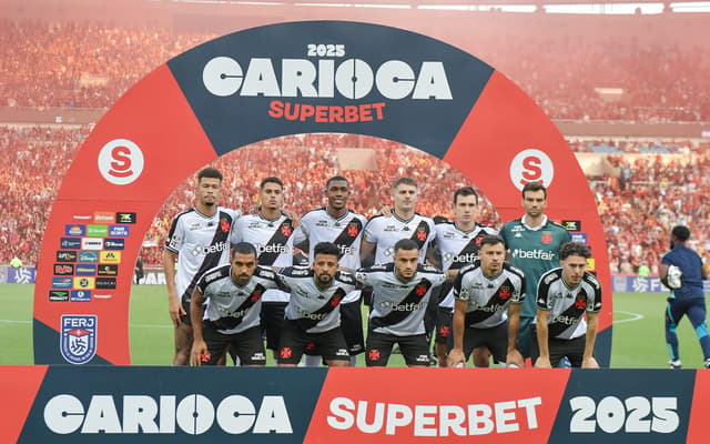 Elenco-do-Vasco-foi-cobrado-por-Carille-ao-fim-do-Campeonato-Carioca-scaled-aspect-ratio-512-320