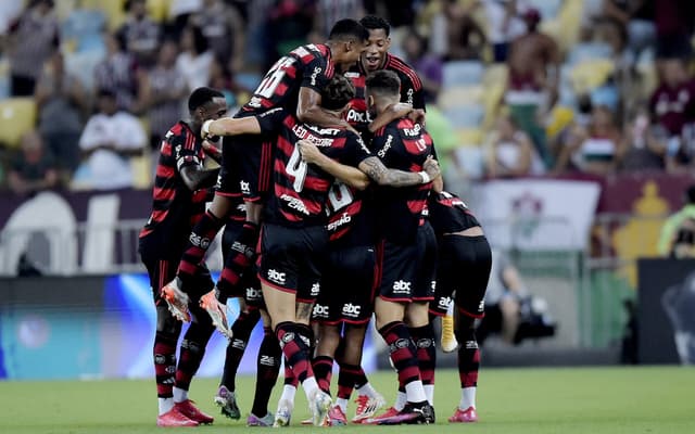 Jogadores-do-Flamengo-comemoram-gol-marcado-por-Wesley-sobre-o-Fluminense-na-final-do-Campeonato-Carioca-scaled-aspect-ratio-512-320
