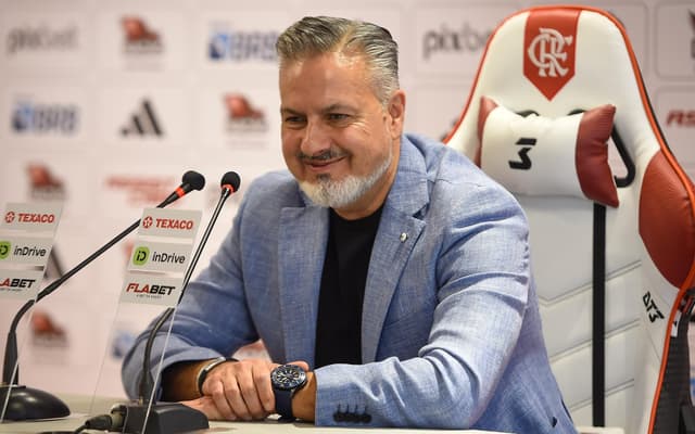 Jose-Boto-em-sua-primeira-coletiva-como-diretor-tecnico-do-Flamengo-no-Ninho-do-Urubu-aspect-ratio-512-320