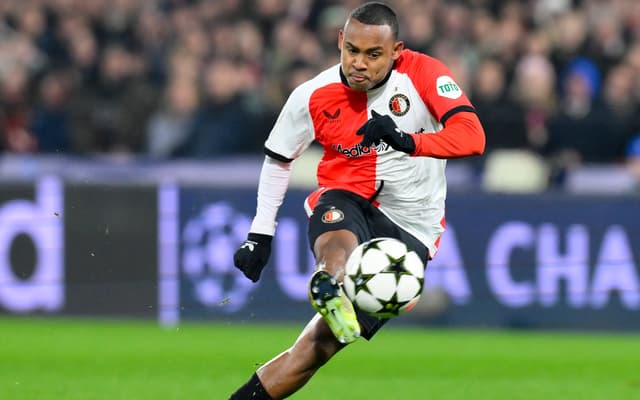 Igor Paixão, jogador do Feyernoord, marcou três gols na vitória pelo Campeonato Holandês (Foto: AFP)