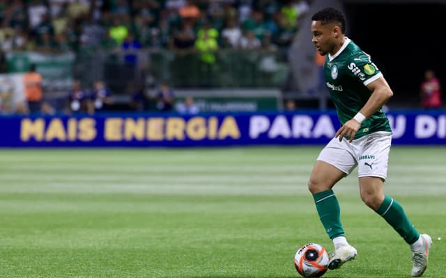 palmeiras-vitor-roque-scaled-aspect-ratio-512-320