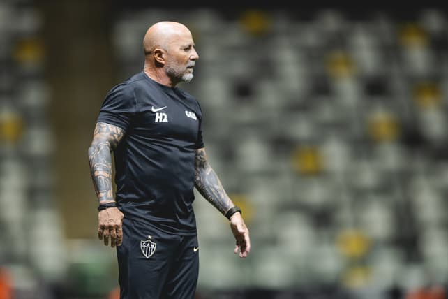 Sampaoli comandando o Atlético (Foto: Pedro Souza / Atlético)