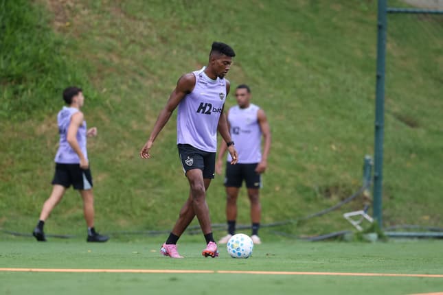 Cassierra em treino no Atlético(Foto: Pedro Souza / Atlético)
