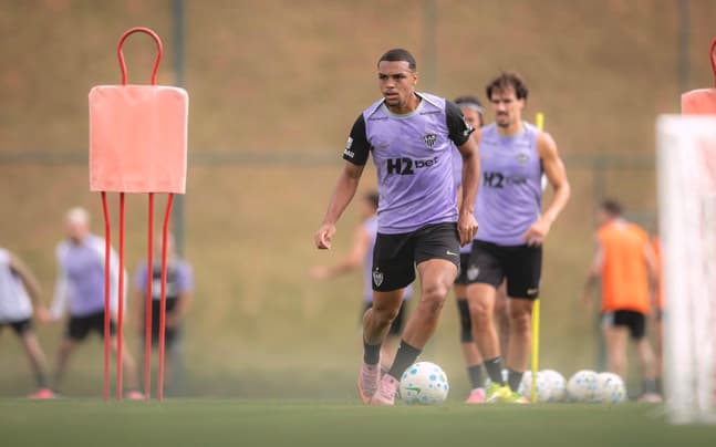 Cauã Soares treinamento (Foto: Pedro Souza / Atlético)
