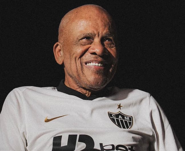 Dadá maravilha com a camisa alternativa do Atlético (Reprodução Atlético)