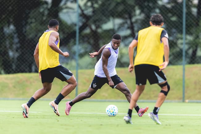 Alan Minda em treino na cidade do galo (Foto: Pedro Souza / Atlético)