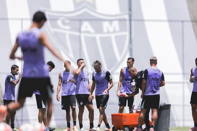 Jogadores em treinamento na cidade do Galo (Foto: Pedro Souza / Atlético)