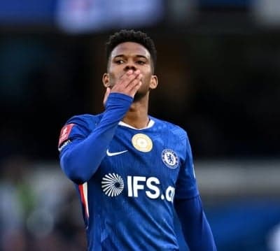 Estevão comemora gol do Chelsea pela Copa da Liga Inglessa. (Foto: Divulgação/ Chelsea)