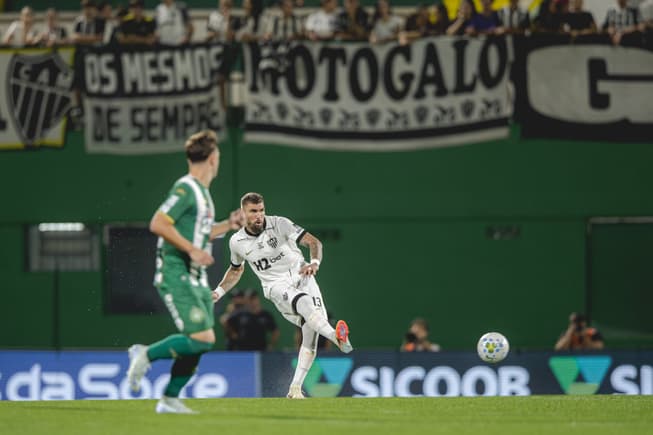 Lyanco contra a Chape Foto: Pedro Souza / Atlético