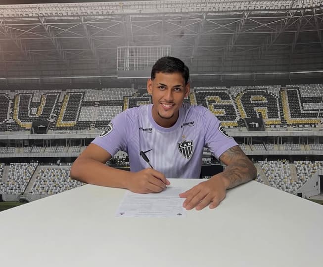 Guilherme Pires assinatura contrato (reprodução Instagram Guilherme Pires)