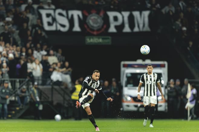 Maycon em Corinthians x Atlético (Foto: Pedro Souza / Atlético)