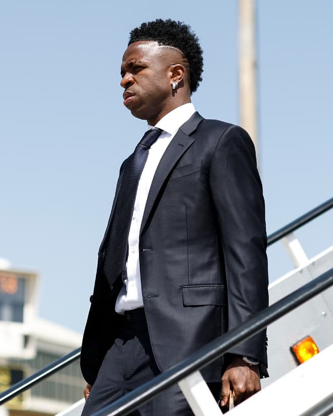 Vini Jr desembarcando para a final da Copa do Rei