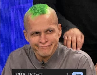 Souza, ídolo do São Paulo, com cabelo em homenagem ao Palmeiras (Foto: Reprodução redes sociais)