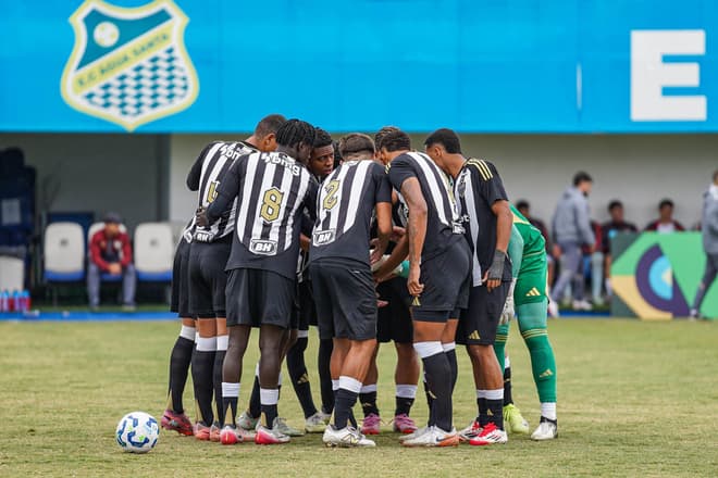 Jogadores da base do Atlético (Foto: Fábio Pinel / Atlético)