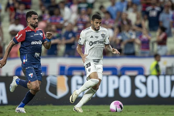 Caio Maia em campo pelo Atlético (Foto: Pedro Souza / Atlético)