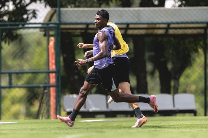 Cassierra treinamento cidade do galo  (Foto: Pedro Souza / Atlético)