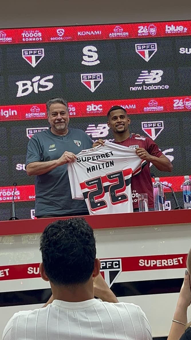 Maílton foi apresentado nesta quarta-feira (10) (Foto: Izabella Giannola/ Lance!)