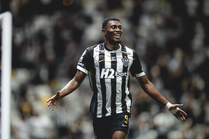 Cassierra comemora gol contra Ceará (Foto: Pedro Souza / Atlético)