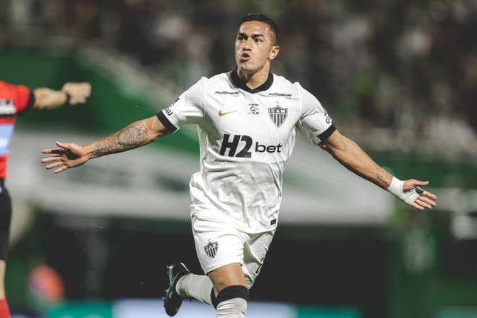 Cuello comemora gol contra a Chape (Foto: Pedro Souza / Atlético)