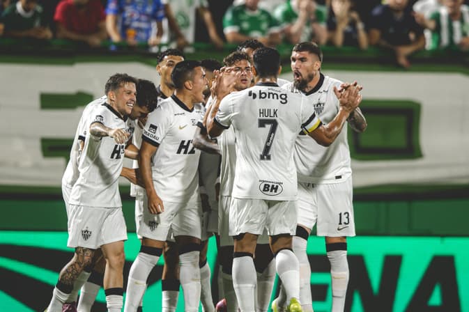 Jogadores do Galo comemoram gol contra a Chape (Foto: Pedro Souza / Atlético)