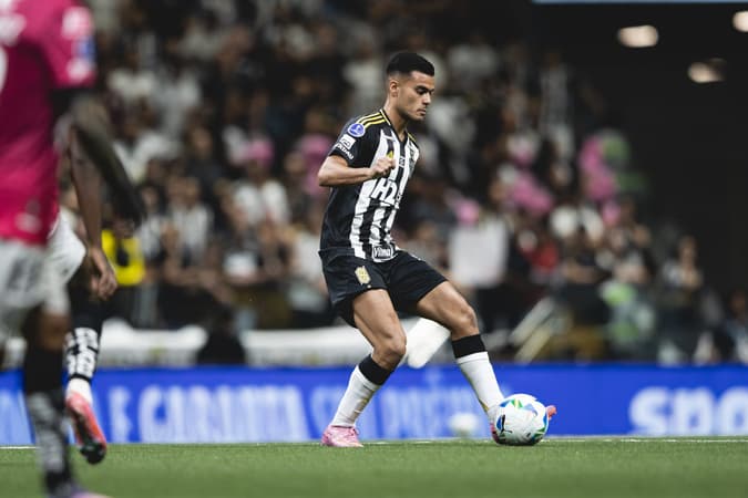 Fausto Vera contra o del Valle (Foto: Pedro Souza / Atlético)