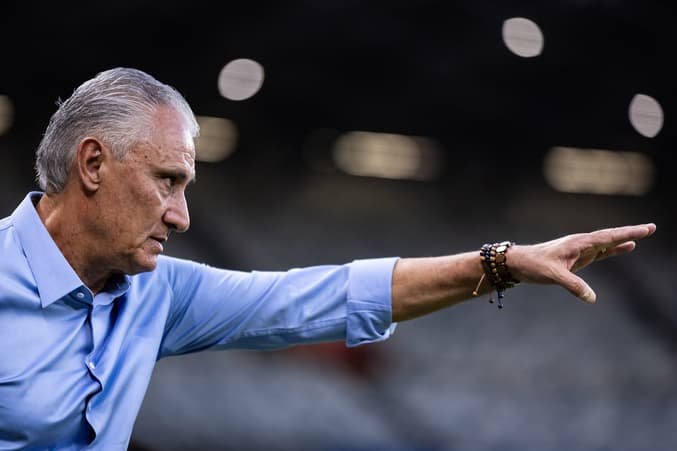 Tite comandando a equipe do Cruzeiro no Mineirão