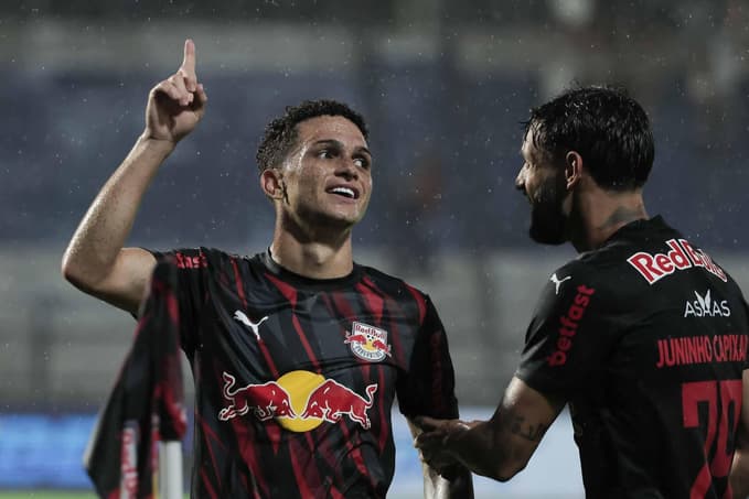 Gustavo Neves comemora gol marcado para o Bragantino (Foto: Andre Pera/GazetaPress)