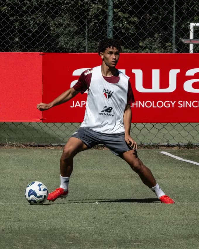 Joia do Sub-17 já está negociada com time francês (Foto: Erico Leonan / saopaulofc.net)