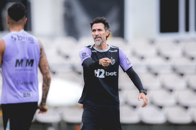 Domínguez em treinamento na cidade do galo (Foto: Pedro Souza / Atlético)