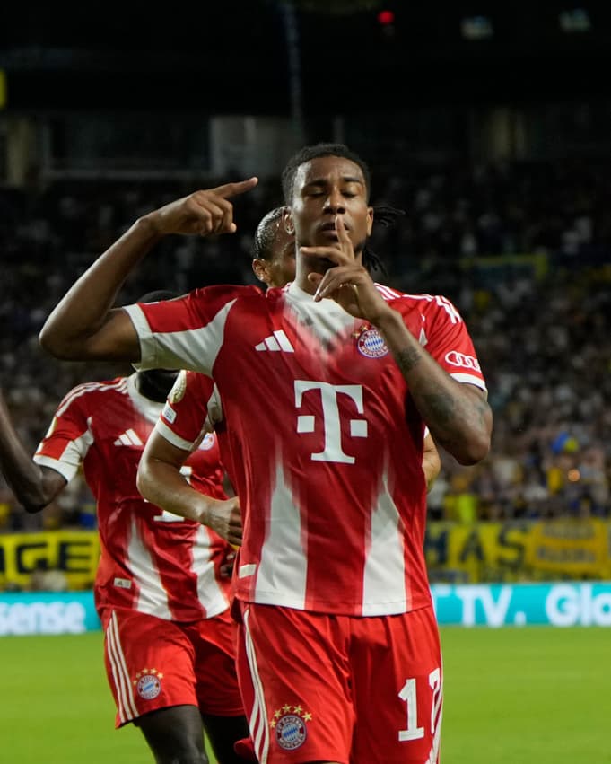 Comemoração de Olise em vitória do Bayern sobre o Boca Juniors no Mundial de Clubes (Foto: Divulgação/ X)
