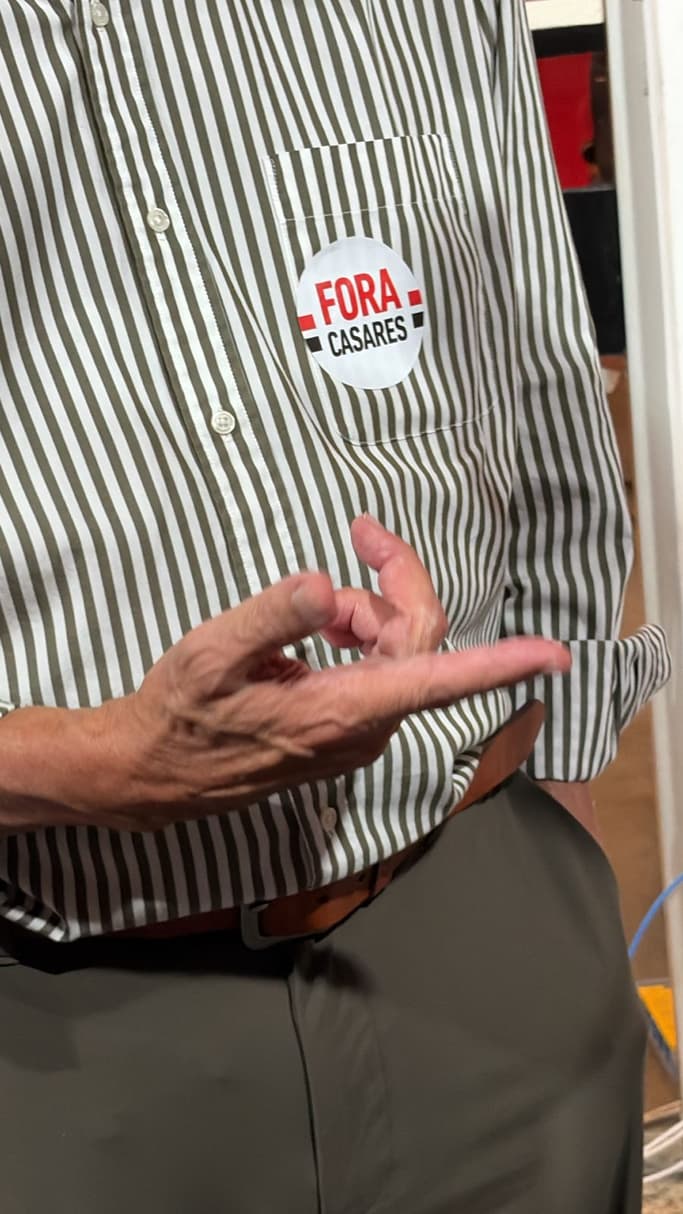 Adesivos de parte dos conselheiros (Foto: Izabella Giannola/Lance!)