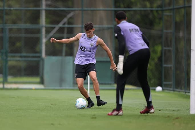 Pérez em treinamento na cidade do galo (Foto: Pedro Souza / Atlético)
