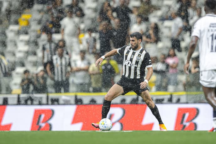 Junior Alonso contra o Remo (Foto: Pedro Souza / Atlético)