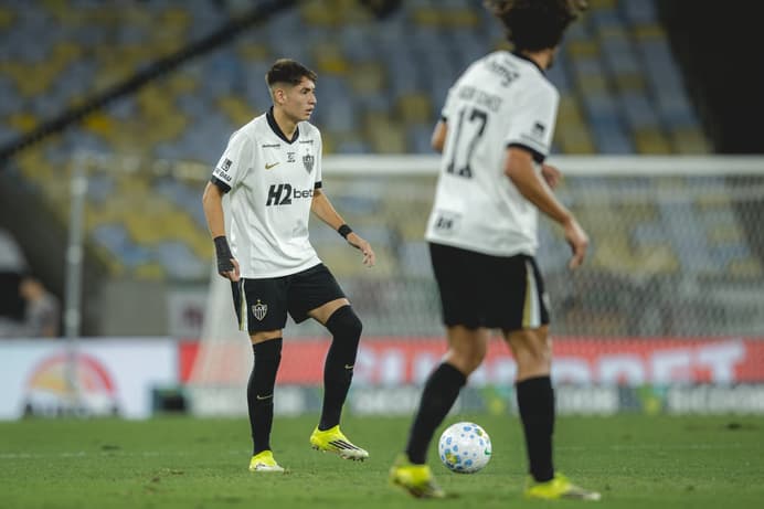 Iván roman contra o Fluminense (Foto: Pedro Souza / Atlético)