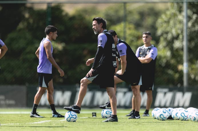 Domínguez treinamento cidade do galo (Foto: Pedro Souza / Atlético)