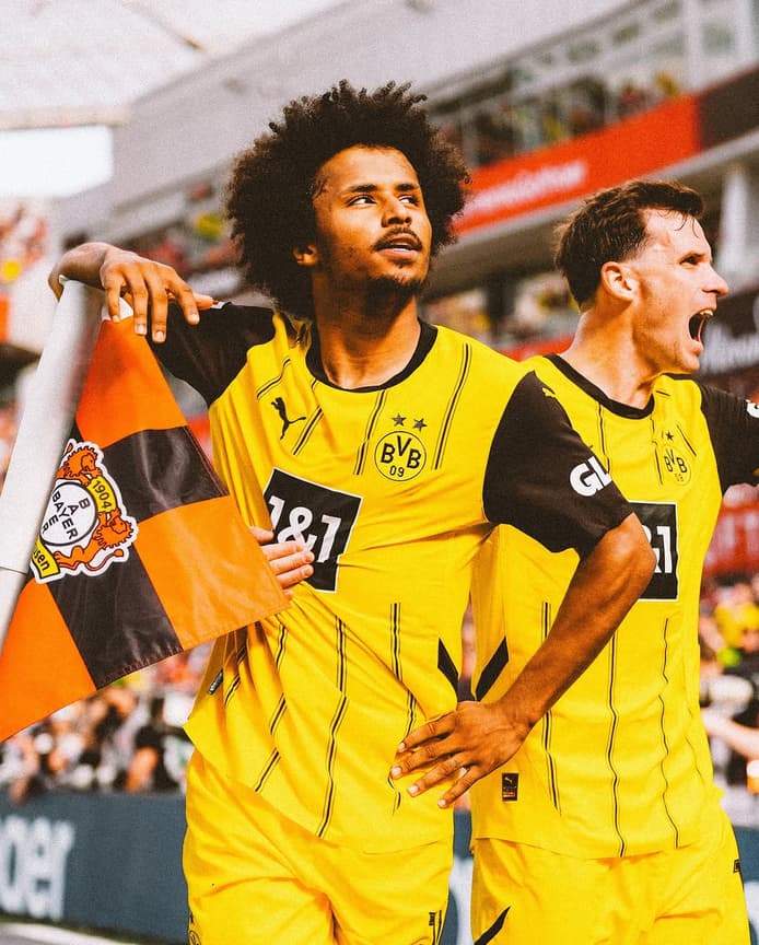 Adeyemi comemora gol marcado pelo Borussia Dortmund