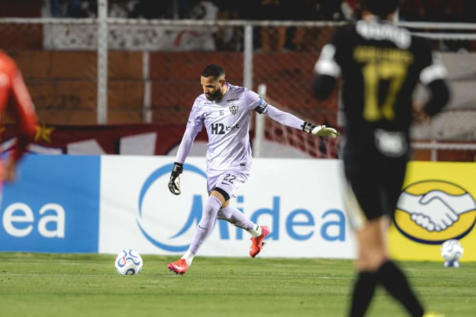Éverson em Atlético x Cienciano  (Foto: Pedro Souza / Atlético)