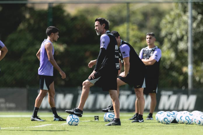 Domínguez treinamento cidade do galo (Foto: Pedro Souza / Atlético)
