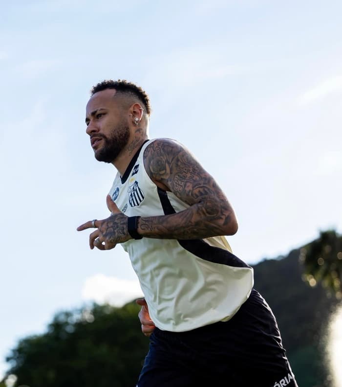 Neymar durante treino no Santos (Foto: Diego Sanches/Santos FC)