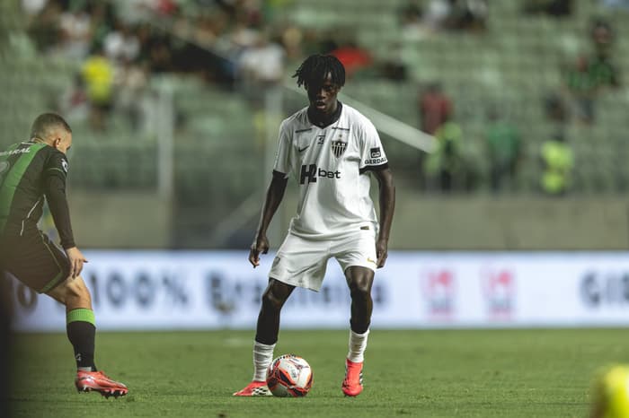 Cissé contra o América (Foto: Pedro Souza / Atlético)