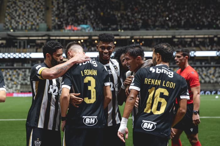 Jogadores comemoram gol contra o São Paulo (Foto: Pedro Souza / Atlético)