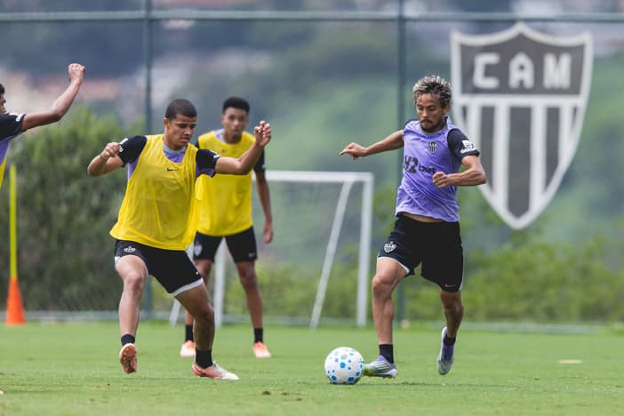 gustavo scarpa em treinamento na cidade do galo (Foto: Pedro Souza / Atlético
