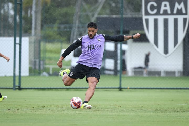 Hulk em treino na Cidade do Galo (Foto: Pedro Souza / Atlético)