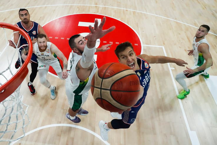 Sérvia bate Canadá e apura-se pela segunda vez para a final do Mundial de  basquetebol - SIC Notícias