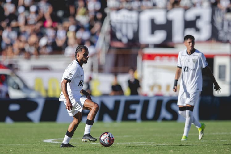 Alexsander pelo Atlético (Foto: Pedro Souza / Atlético)