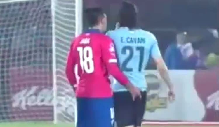 FRAME - Uruguai x Chile - Copa América - Cavani e Jara (Foto: Reprodução)